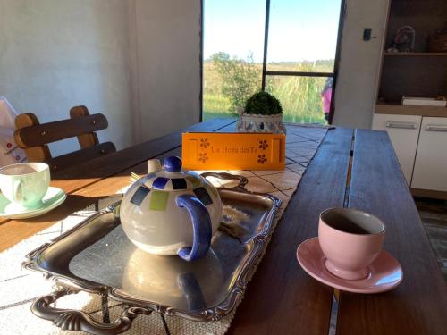 塔夸伦博Posada Mahatma的茶几,茶壶和咖啡