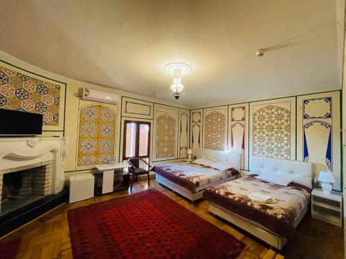 "CHOR MINOR" BOUTIQUE HOTEL Bukhara Old Town UNESCO HERITAGE List Est-Since 2003 Official Partner of Milano La Rosse Aroma客房内的一张或多张床位