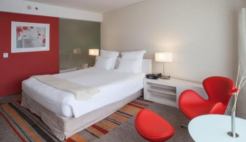 罗萨里奥市中心铂尔曼赌场酒店客房内的一张或多张床位