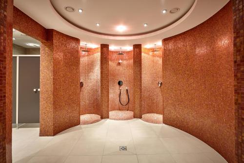 Hotel Königshof的一间浴室