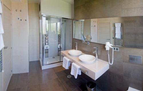 阿斯图里亚斯酒店的一间浴室