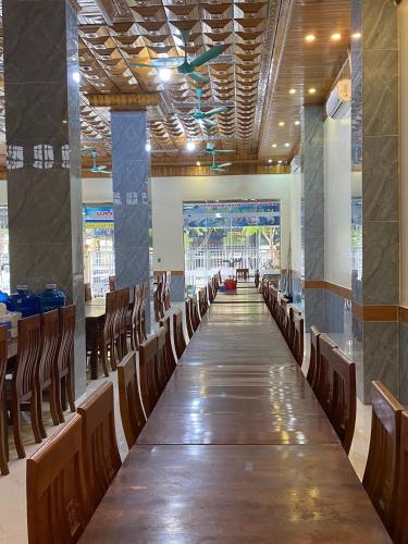 Khách sạn Trường Giang餐厅或其他用餐的地方