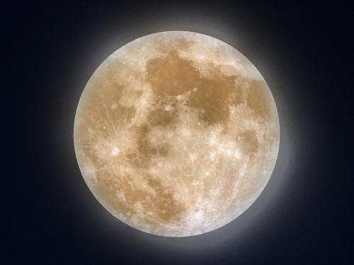 汉堡Sleephotels Cosmos的天上一团黄月