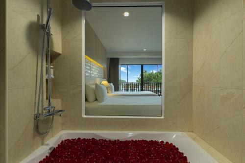 Chanalai Garden Resort, Kata Beach的一间浴室