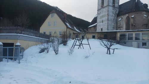冬天的Pool, Pokale, Sauna, Billard, Kirche u. viel Natur