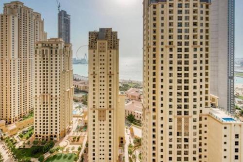 迪拜Jbr Sea View Captivating 4-Bed Apartment in Dubai的相册照片