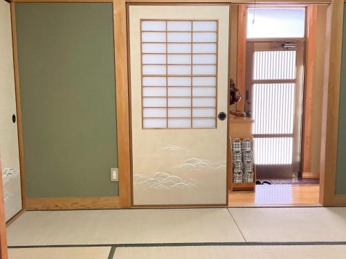 高松Karin no oyado - Vacation STAY 30422v的通往房间的门