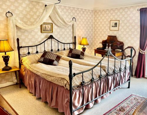 赛夫勒比勒鲁德别墅酒店的一间卧室,卧室内配有一张大床