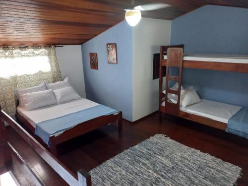 RAPANUI POUSADA Ubatuba客房内的一张或多张双层床