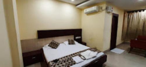 Hotel Bishram Bhawan,Bhubaneswar客房内的一张或多张床位