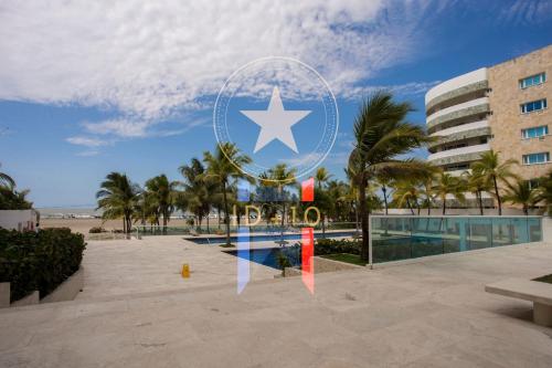 卡塔赫纳Condominio frente al mar con acceso directo a la playa Morros 922的建筑前的星标