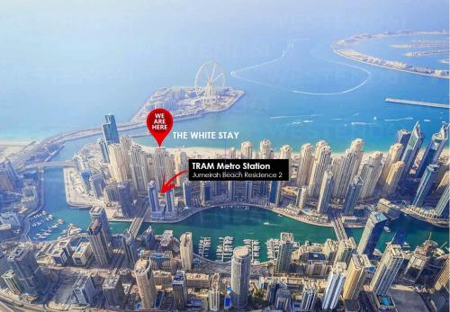 迪拜The White Stay的一张带有红色车站标志的白色城市地图