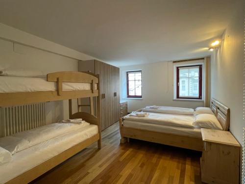 Appartamento Rio Duron客房内的一张或多张双层床