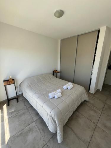 Lofts Patagonia 2 amb.客房内的一张或多张床位