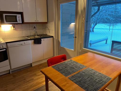 AaltoStudio Alajärvi-Center的厨房或小厨房