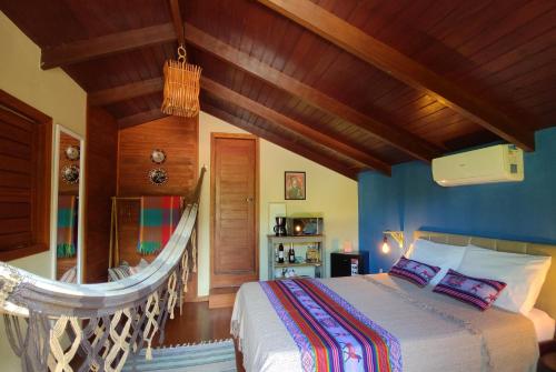 皮帕Pacha - Bangalôs em Pipa的卧室配有吊床。