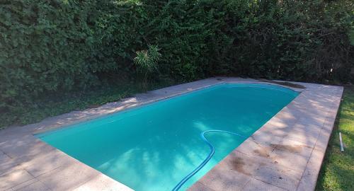 卢汉德库约Posada del. Huerto的庭院中一个带水管的小游泳池