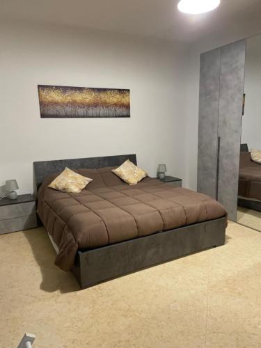 巴列塔Casa di Serena的一间卧室,卧室内配有一张大床