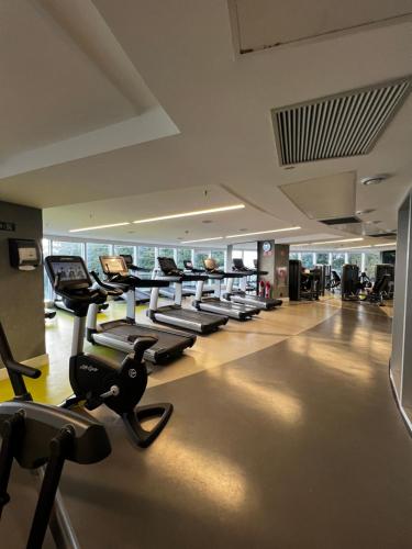 里约热内卢Hotel Nacional的健身房设有数台跑步机和有氧运动器材