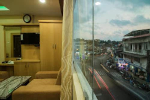 布莱尔港CITY VIEW, Port Blair的客房设有市景窗户。
