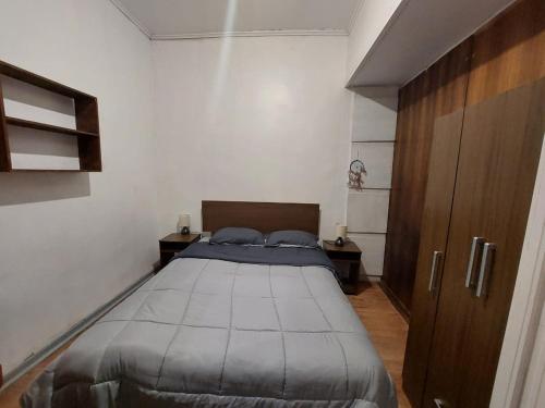 维纳德马Casa Grande En Recreo的一间卧室,卧室内配有一张大床