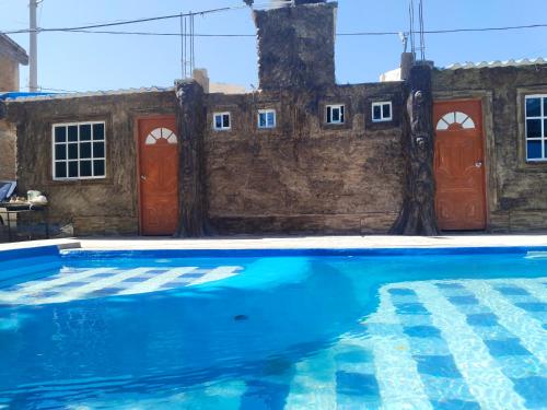 Vaquero内部或周边的泳池