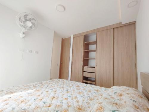 Hermoso Apartamento Estancia Tranquila por dias, semanas o meses客房内的一张或多张床位