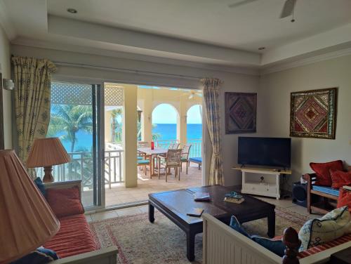 Queen Angel Suite. Stunning Apartment on Grafton Beach with Direct Beach Access