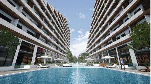 阿克拉Luxury 2 Bedroom Apartment East Legon - Accra的一座建筑物中央的游泳池