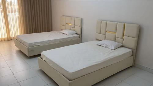 莫纳斯提尔Modern Apartment High Standards的两张床位 - 带两张西德西德西德西德床