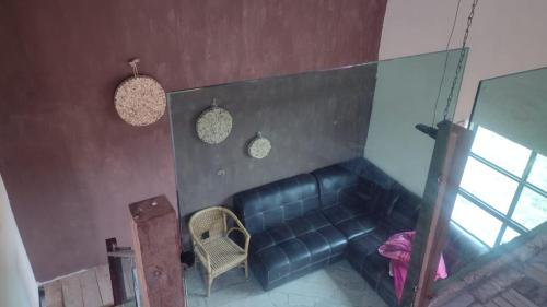 Teul de González OrtegaCabañas Don Jos的客厅的沙发上方的景色