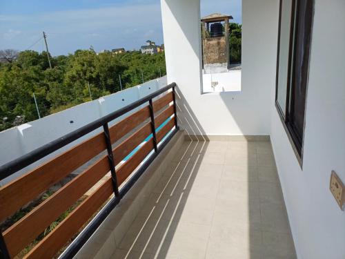 Tulivu Suites Diani的阳台或露台