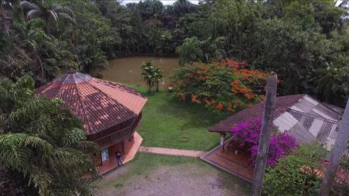 雷斯特雷波Casa de Descanso El Diamante的享有花园房屋的空中景致