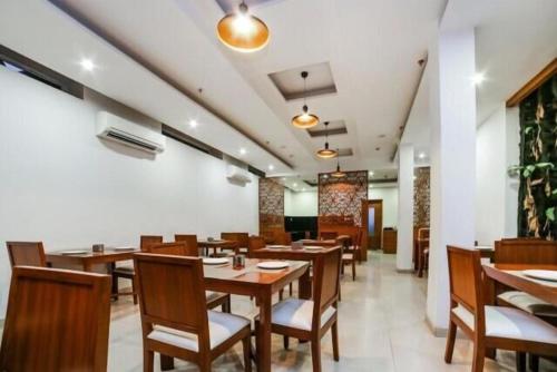 Hotel Elite Millennium - Near Huda City Centre Gurgaon餐厅或其他用餐的地方