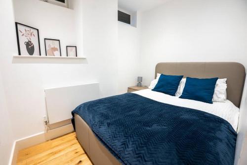 Cosy 2 Bed Apartment, East Croydon客房内的一张或多张床位