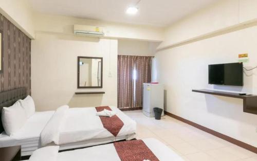 莱卡邦B9 Airport Resident的一间酒店客房,配有一张床和一台电视
