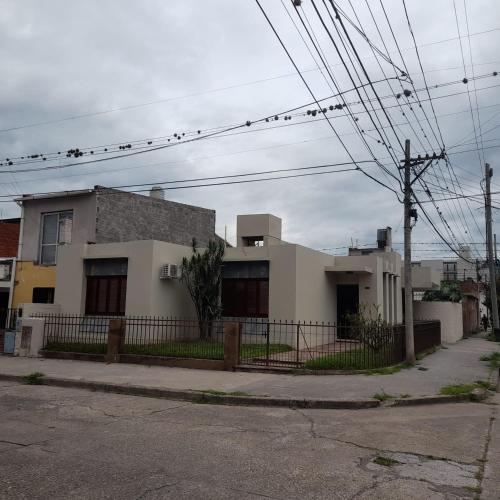 圣萨尔瓦多德朱Casa Felisa的街道拐角处的房子