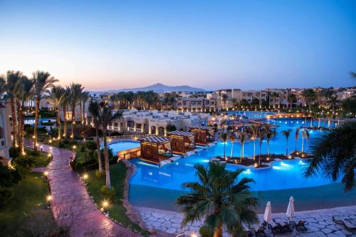 沙姆沙伊赫Rixos Sharm El Sheikh - Ultra All Inclusive Adults Only 18 Plus的夜间享有度假村的空中景致