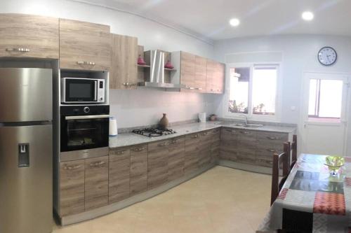 Appartement à Guembetta avec vue panoramique的厨房或小厨房