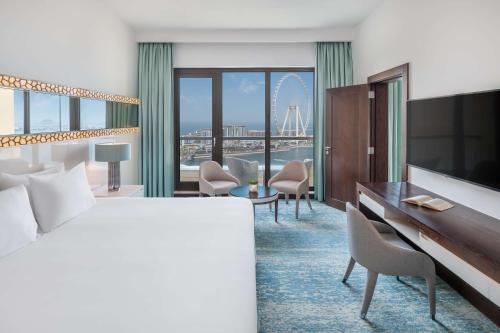 迪拜JA海景酒店 的酒店客房 - 带一张床并享有车轮景色