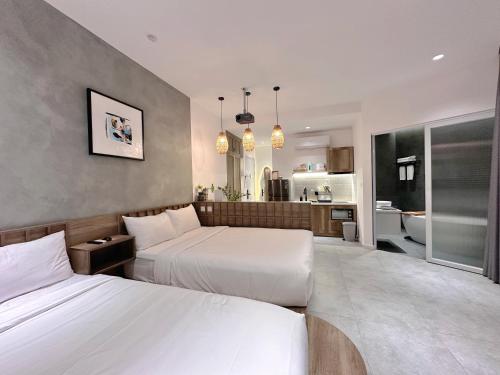 胡志明市KIN WANDER - Tân Phong的酒店客房带两张床和一间浴室