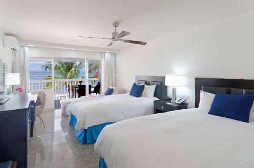 格兰德海滩雷迪森格林纳达海滩度假胜地的海景客房 - 带两张床
