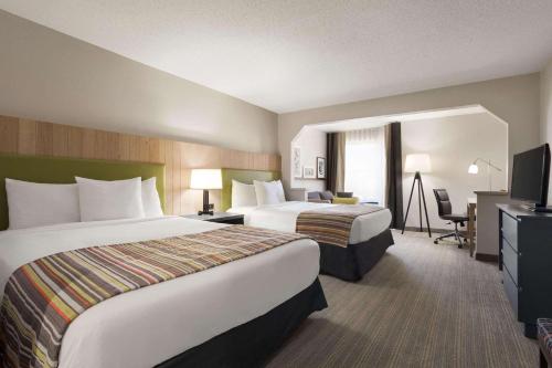 佛罗伦萨佛罗伦萨江山旅馆的酒店客房设有两张床和电视。