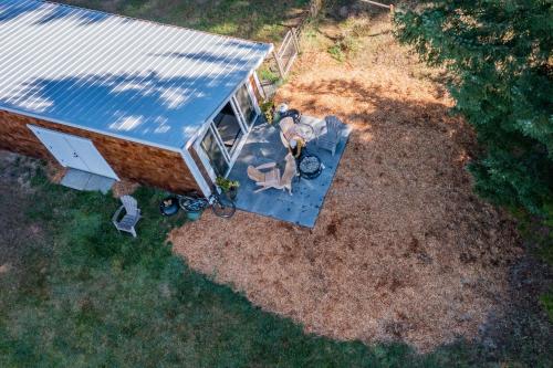 Tiny house & Sauna on Lakefront Farm Oasis