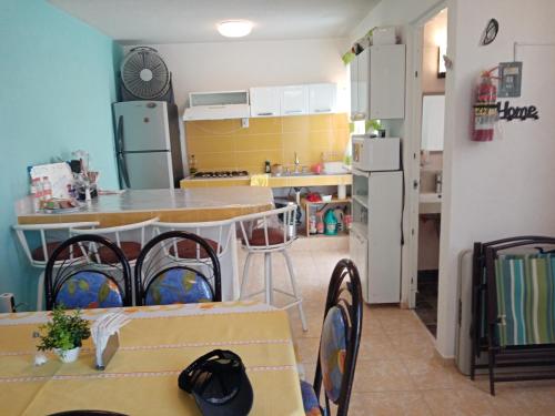 Bonita casa de descanso en Cuautla Morelos的厨房或小厨房
