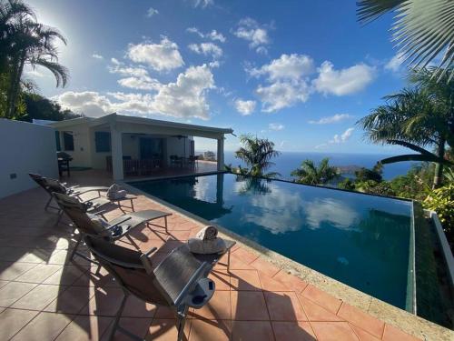 拿撒勒Private Oasis with Incredible Views的别墅 - 带海景游泳池