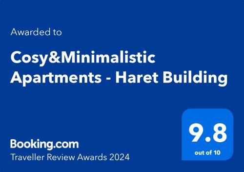 锡纳亚Cosy&Minimalistic Apartments - Haret Building的蓝色和白色的标志,带有基本组织建筑的字眼