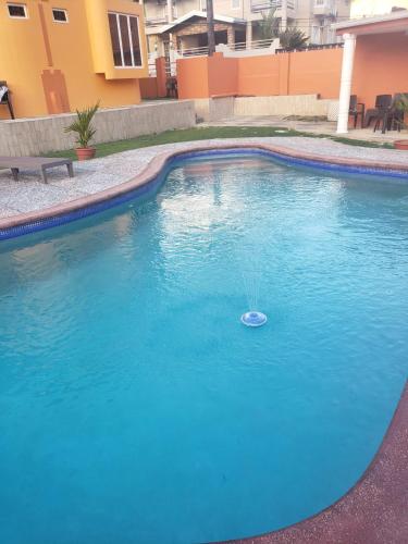 Noud Villa内部或周边的泳池