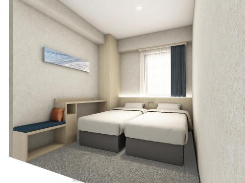 东京Hotel Il Fiore Kasai Annex的一间卧室设有两张床和窗户。