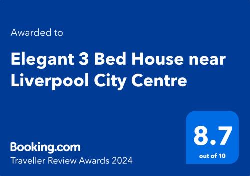 利物浦Elegant 3 Bed House near Liverpool City Centre的靠近利物浦市中心的床的屏风